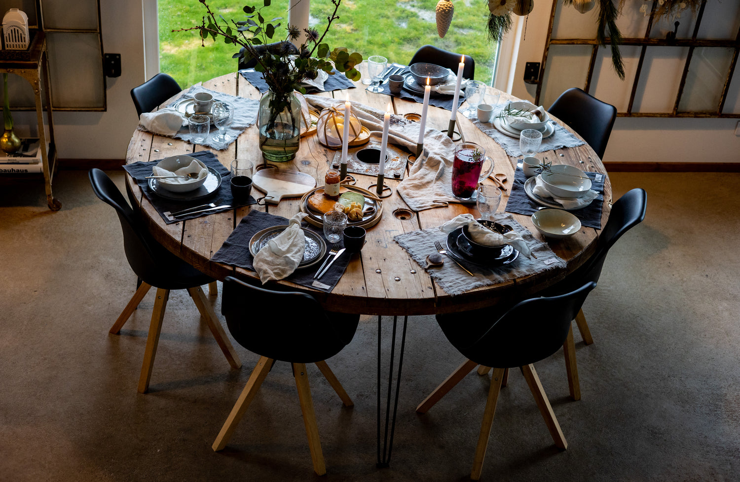 Tisch aus Altholz